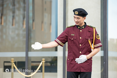 物業(yè)管理人員服務(wù)形象